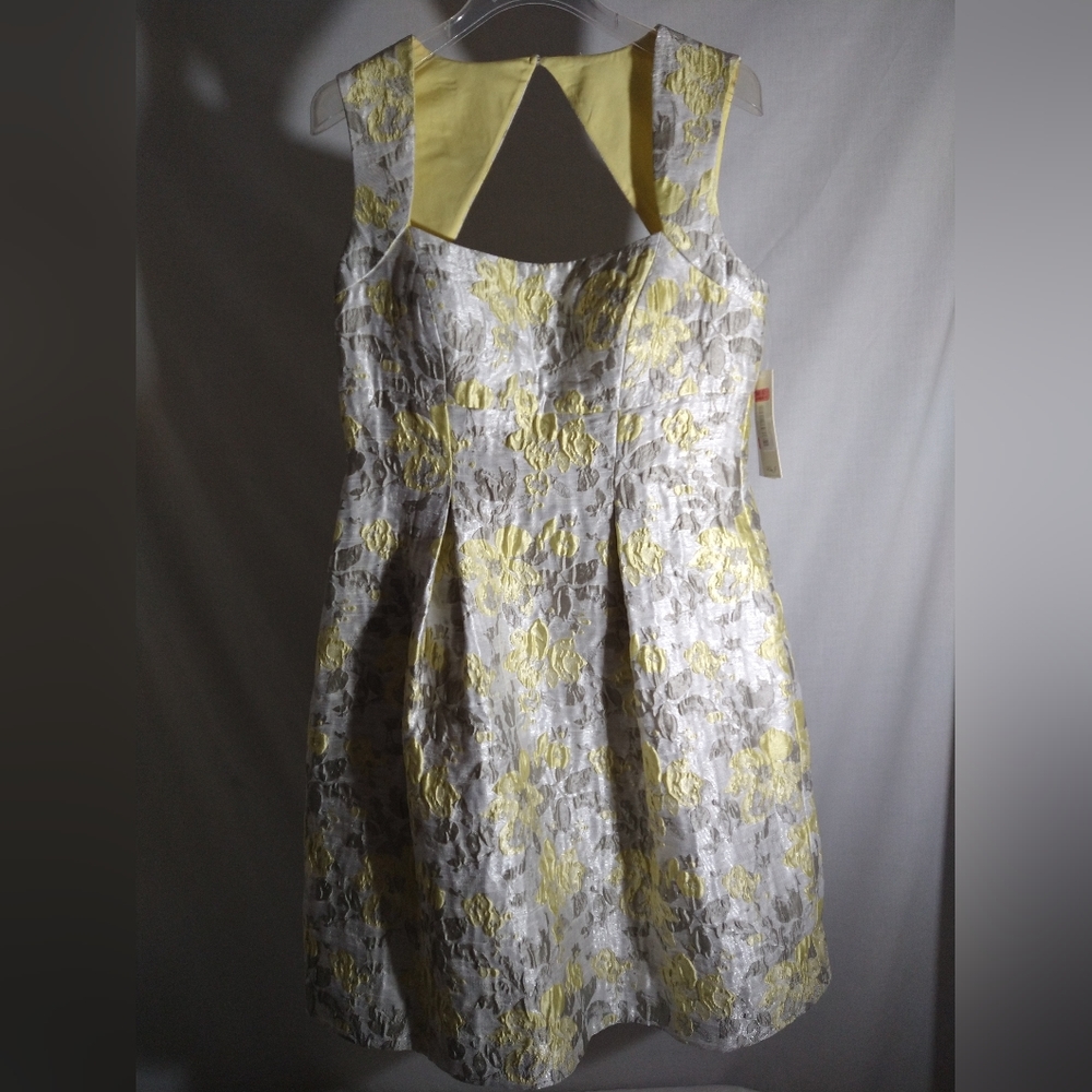 ELIZA J  LIGHT YELLOW GREY SILVER BROCADE SLEEVELESS BACK OUT DRESS